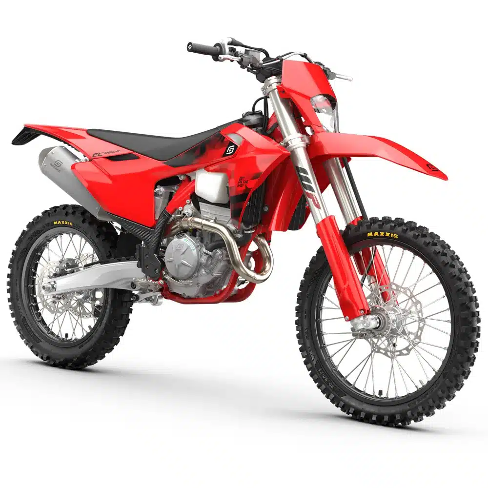 GASGAS EC 350F 2026 Enduro-Motorrad in Rot, seitliche Ansicht auf weißem Hintergrund.