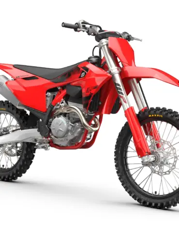 GASGAS MC 250F 2026, ein modernes, hochdrehendes Motocross-Motorrad in Rot.