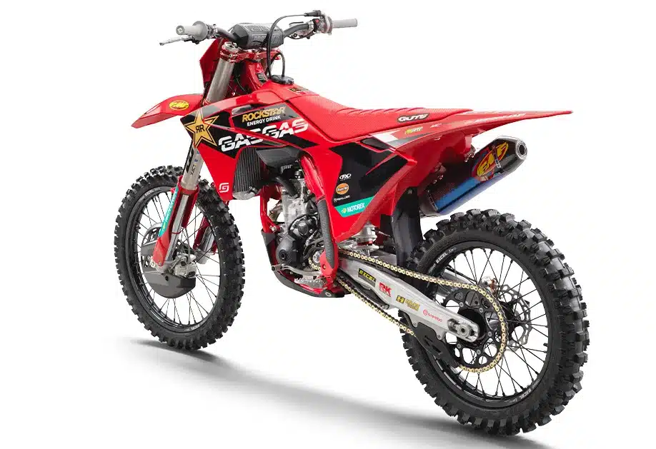GASGAS MC 250F Factory Edition 2025 im Factory Racing Look, links hinten, mit FMF Schalldämpfer und sportlicher Ausstattung