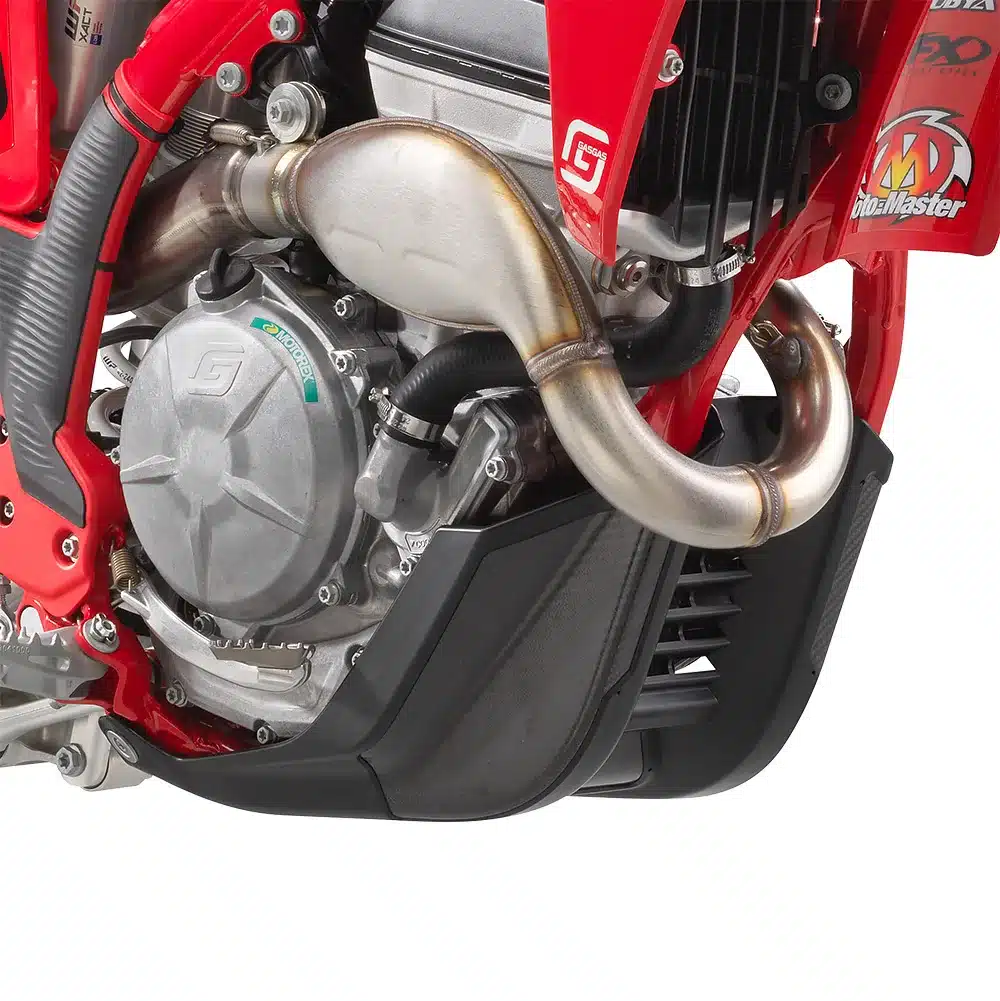 Detailansicht des 250-cm³-Motors mit Carbon-verstärktem Motorschutz einer GASGAS MC 250F Factory Edition 2025