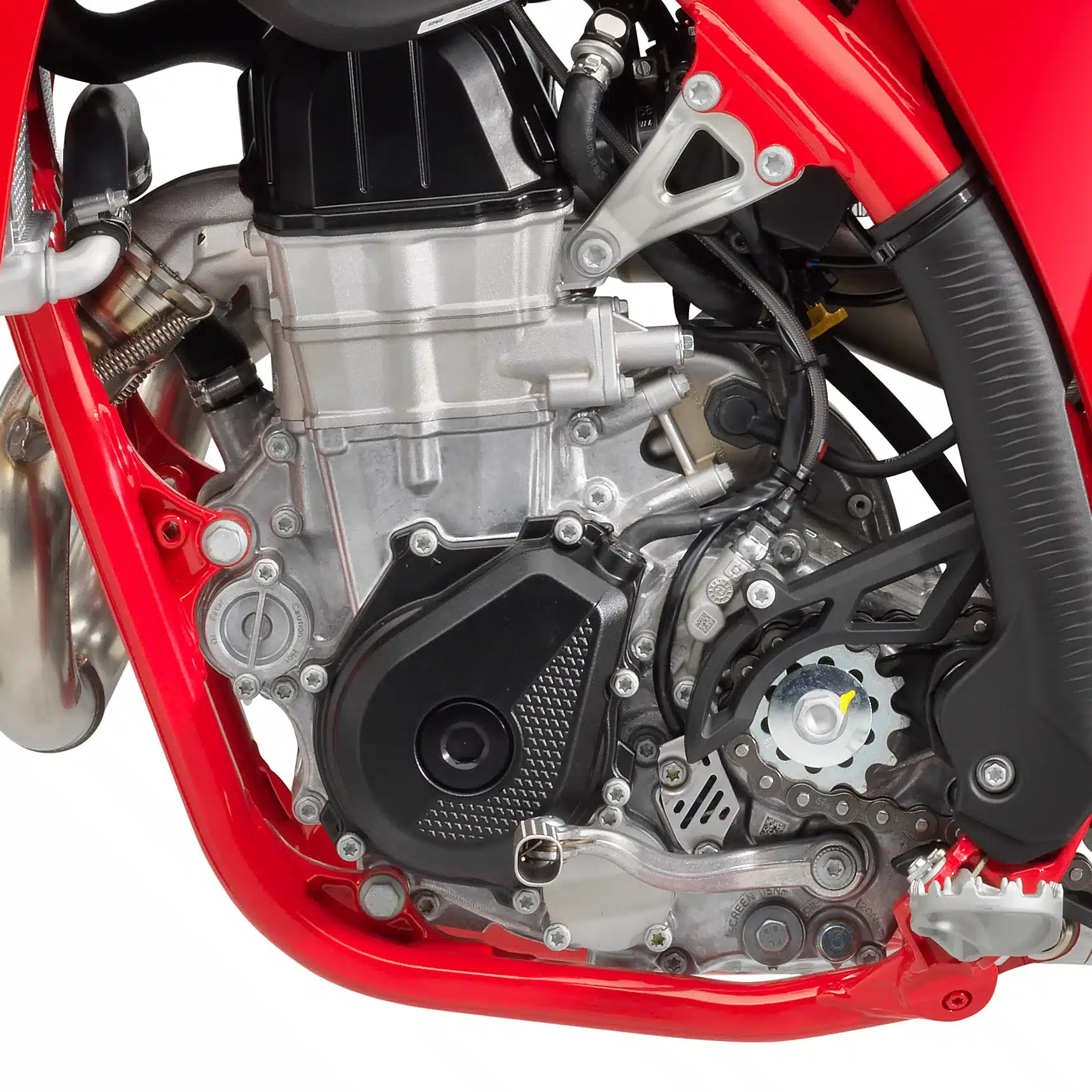 Nahaufnahme des Motors der GASGAS MC 450F 2026 Motocross-Maschine im roten Rahmen.
