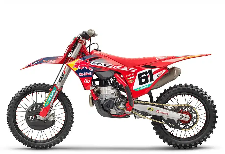 Seitenansicht der GASGAS MC 450F Prado Edition 2025 im Red Bull Factory Racing Look.