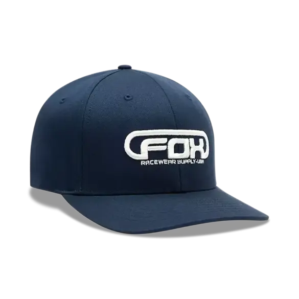 Mitternachtsblaue Flexfit-Mütze von Fox mit weißer erhabener Stickerei auf der Vorderseite.