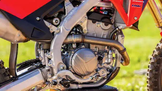 Motor und Twin-Spar-Rahmen der Honda CRF250R 2025 im Detail