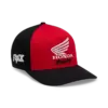 Rote und schwarze Flexfit-Cap mit Honda Racing Stickerei und Fox-Logo seitlich.