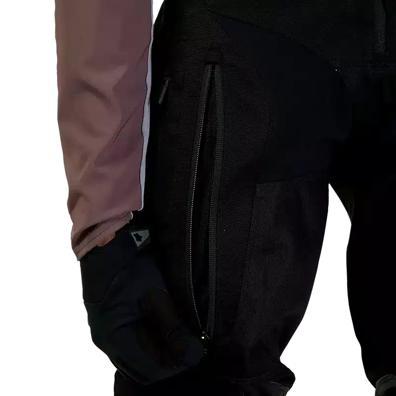 Detailfoto der Ranger Off-Road Hose mit Sicht auf Reißverschluss und robustes Material