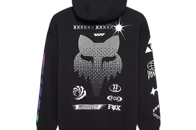 Schwarzer Oversize-Hoodie mit auffälligen reflektierenden Grafiken auf dem Rücken und den Ärmeln.