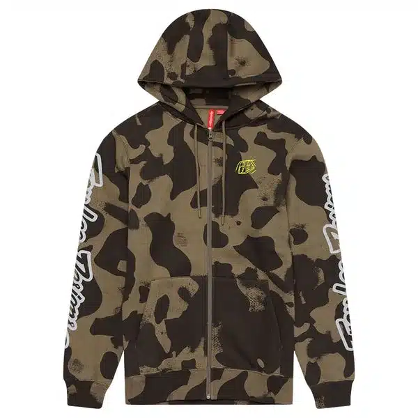 Kapuzenpulli mit Reißverschluss und Olivtarn-Muster, Modell mit Kapuze und Camo-Print.