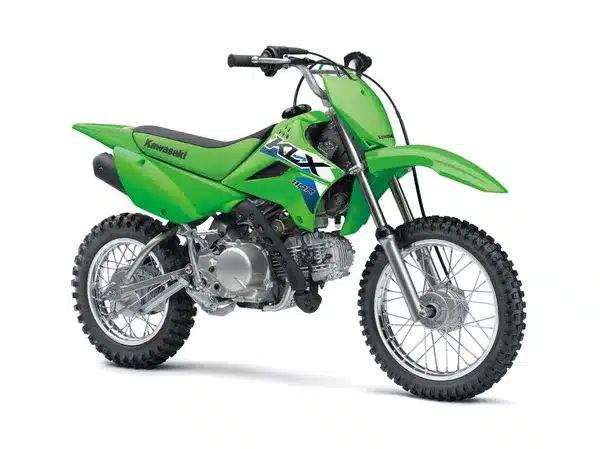 Kawasaki KLX110R 2026 in Grün, Das kompakte Offroad-Motorrad mit grobstolligen Reifen, niedriger Sitzhöhe und sportlichem Design.