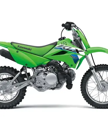 Kawasaki KLX110R 2026 Offroad-Motorrad in Grün, Seitenansicht auf weißem Hintergrund