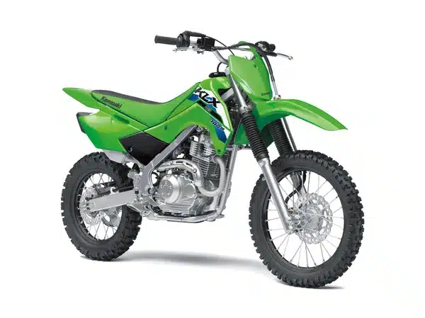 Kawasaki KLX140R 2026 in Lime Green, seitliche Ansicht auf weißem Hintergrund