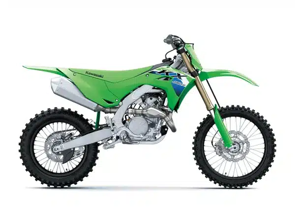 Kawasaki KX450X 2026 in der Seitenansicht, grünes Offroad-Motorrad mit moderner Technik.