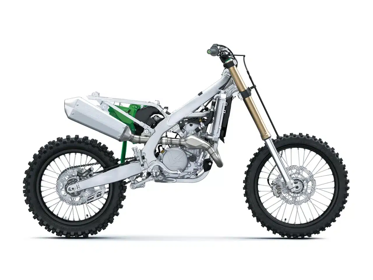 Freigelegtes Chassis der Kawasaki KX450X 2026, seitliche Ansicht ohne Verkleidung, Vorder- und Hinterrad mit Offroad-Profil, Aluminiumrahmen und Fahrwerkskomponenten sichtbar.