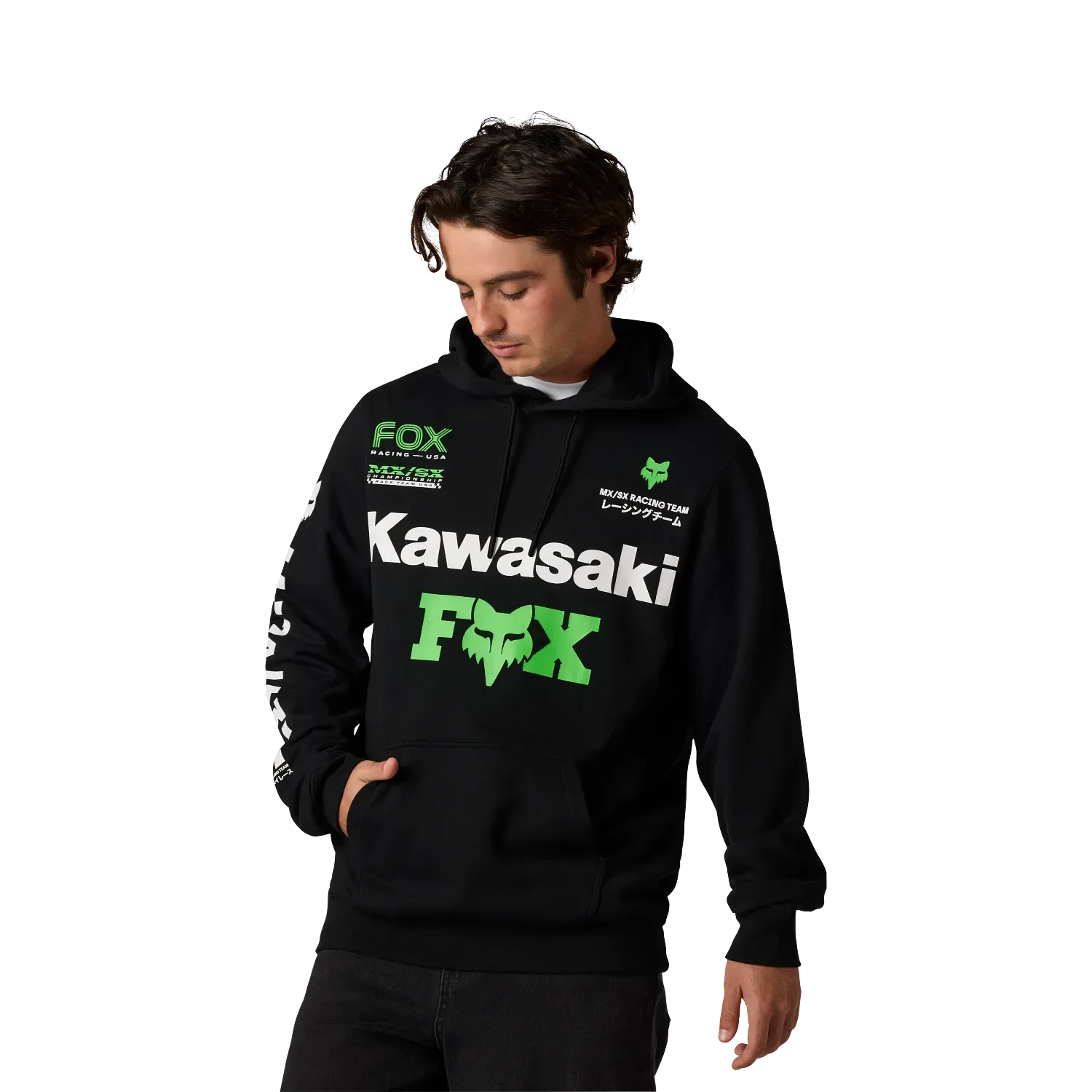 Mann trägt einen schwarzen Kawasaki Fox Hoodie mit grünen Aufdrucken und markanten Logos auf Brust und Ärmeln.