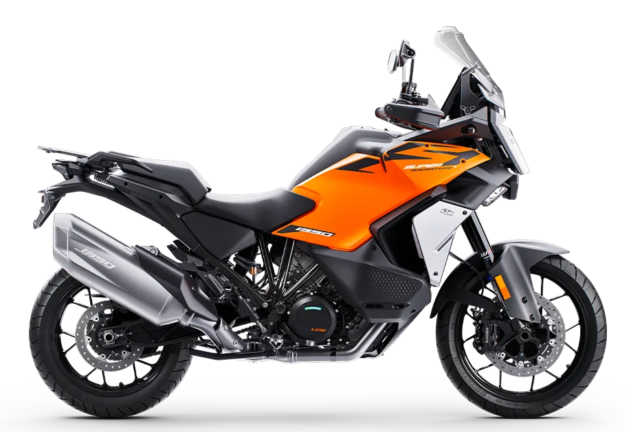 Seitenansicht der KTM 1390 Super Adventure S EVO, Reiseenduro-Modell 2026 mit orange-schwarzem Design.