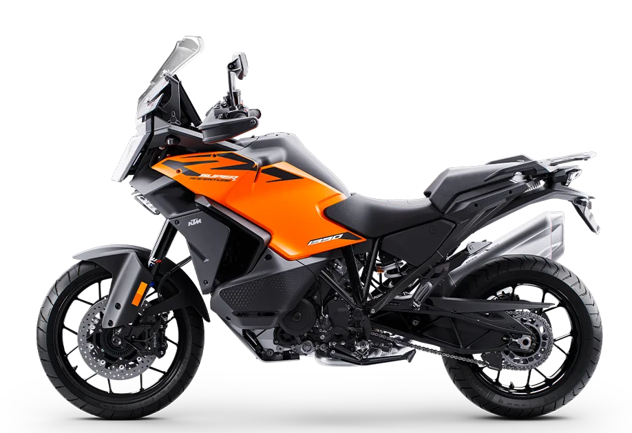 KTM 1390 Super Adventure S in Seitenansicht, orange-schwarzes Adventure-Motorrad mit großem Windschild und robustem Fahrwerk.