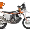 KTM 450 Rally Replica 2026 Rally-Motorrad mit Akrapovič-Auspuff und Navigationsturm, Seitenansicht.