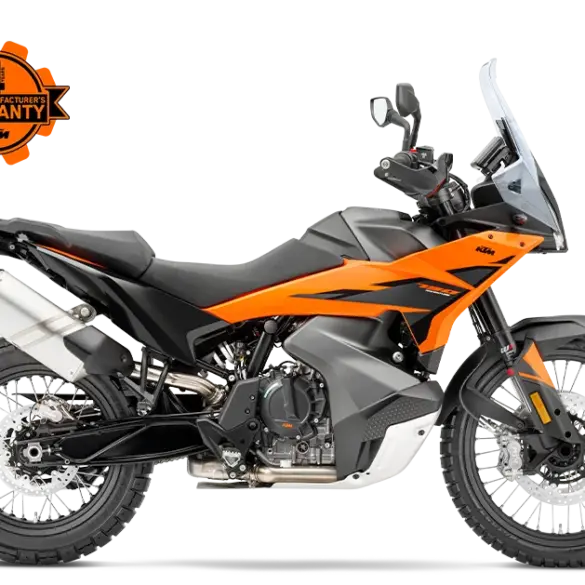 KTM 790 Adventure 2026, orange-schwarzes Adventure-Bike in Seitenansicht mit 4-Jahres-Garantie-Siegel.