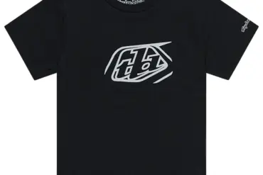 Schwarzes Troy Lee Designs Kurzarm-T-Shirt mit grauem Badge-Logo auf der Vorderseite.