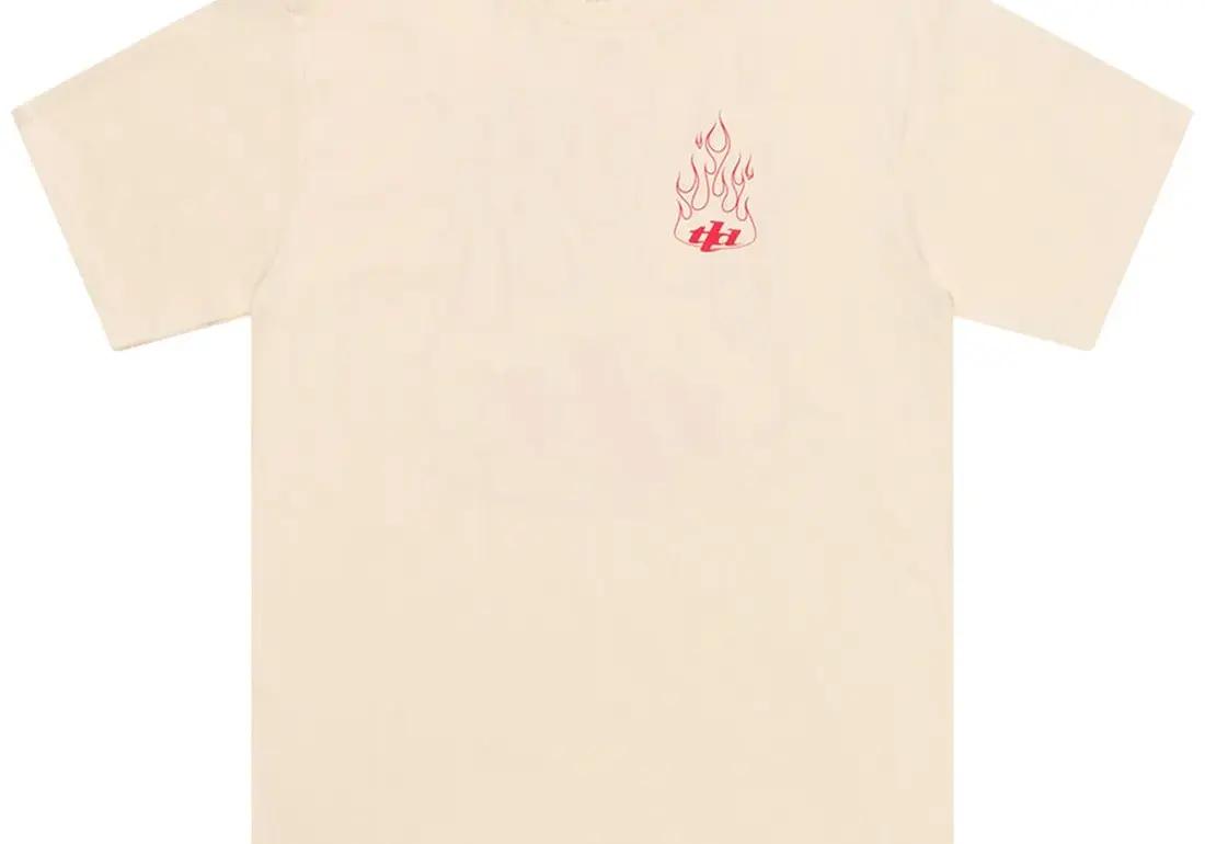 Kurzarm-T-Shirt in Vintage Weiß mit rotem Flammenmotiv auf der Brust