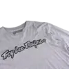 Graumeliertes Langarm-T-Shirt von Troy Lee Designs mit schwarzem Logo-Schriftzug auf der Brust.