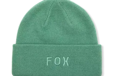 Tannengrüne Fox Beanie mit gesticktem FOX-Schriftzug auf der Vorderseite.