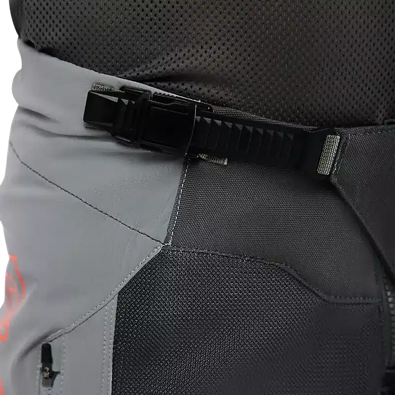 Verstellbarer Bund und robuste Materialien der Ranger Air Offroad Hose in Zinngrau