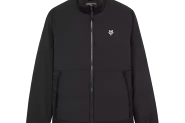 Frontansicht der schwarzen Ridgeway Lite Jacke mit Reißverschluss und zwei Einschubtaschen.