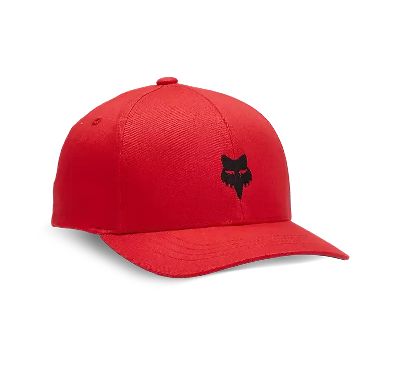 Rote Snapback-Kappe mit mittigem schwarzen Logo und gebogenem Schirm.