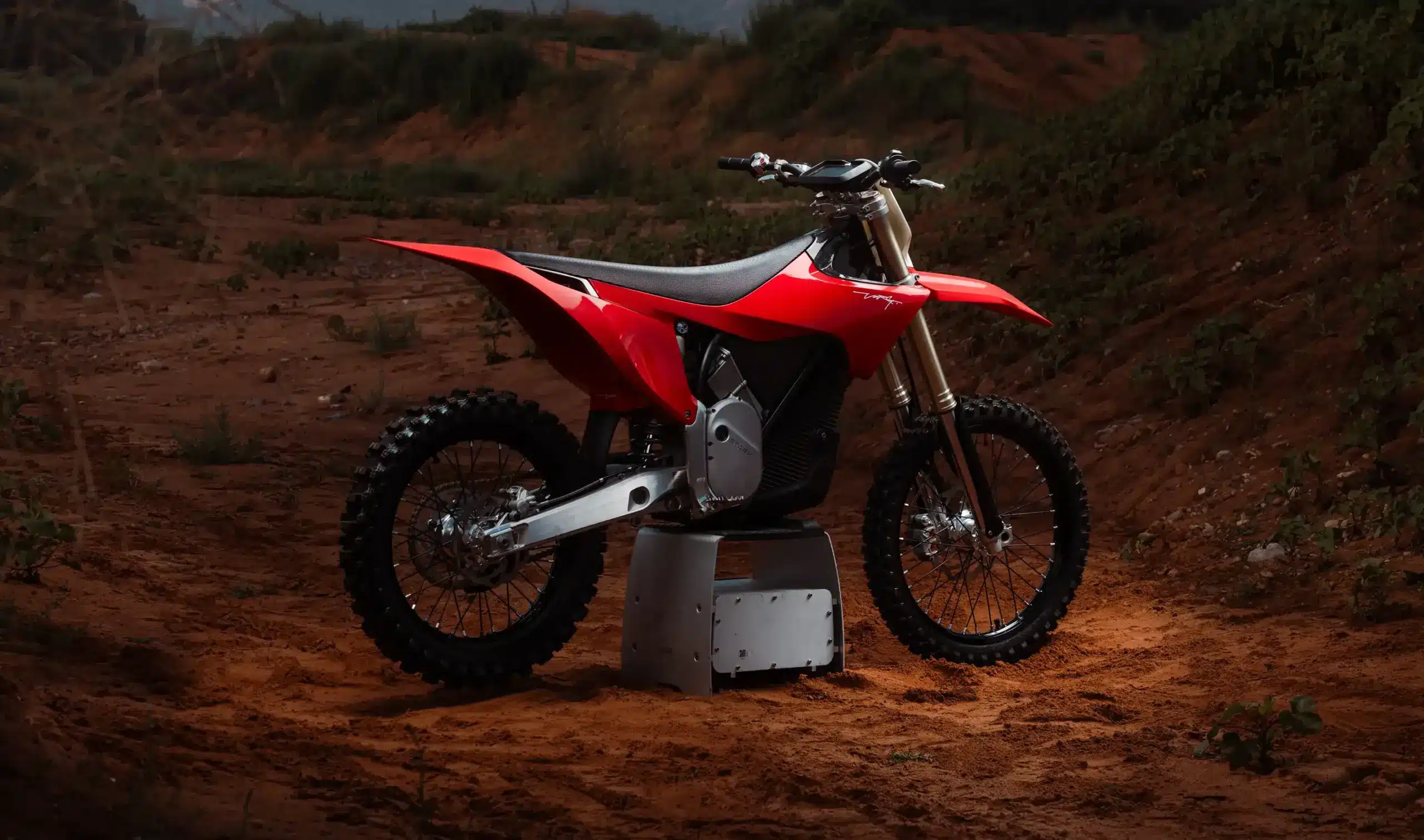 product carousel red 03 desktop dbf2f4f64dcdd900