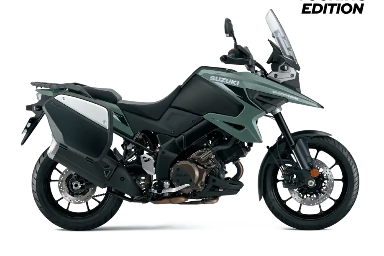 Seitenansicht der Suzuki V-Strom 1050 Touring Edition mit montierten Seitenkoffern.