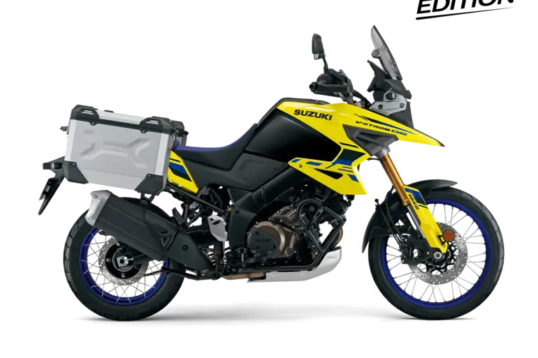 Suzuki V-Strom 1050DE Travel Edition, gelb-schwarz, Seitenansicht mit Aluminium-Koffern, Adventure-Bike für Straße und Gelände.