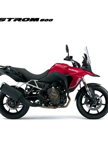 rote Suzuki V-Strom 800 Adventure-Bike Seitenansicht freigestellt