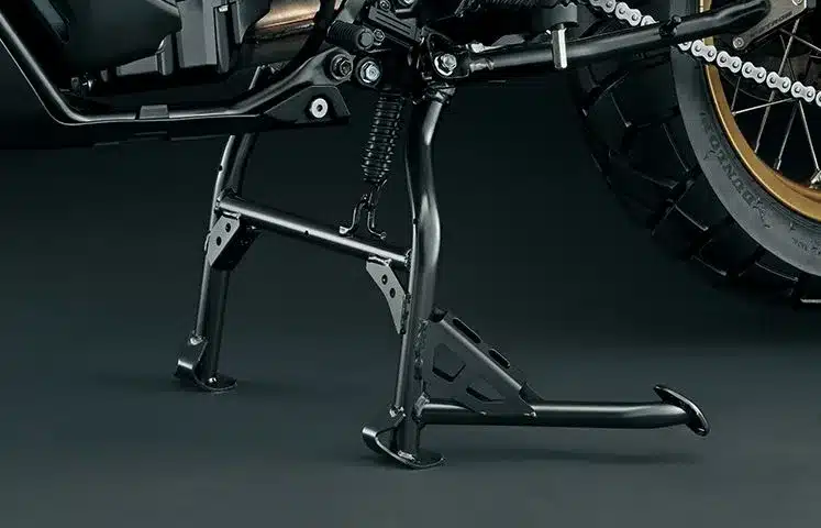 Hauptständer eines Suzuki Adventure-Bikes, montiert an der V-Strom 800DE Travel Edition, im Detail.