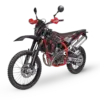 SWM RS 125 R Enduro-Motorrad in Schwarz-Rot, Seitenansicht auf weißem Hintergrund