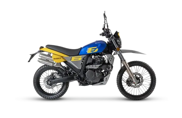 Seitenansicht der SWM SIX6 650 SuperSix mit blau-gelbem Tank, hochgelegtem Auspuff und grobstolligen Reifen.