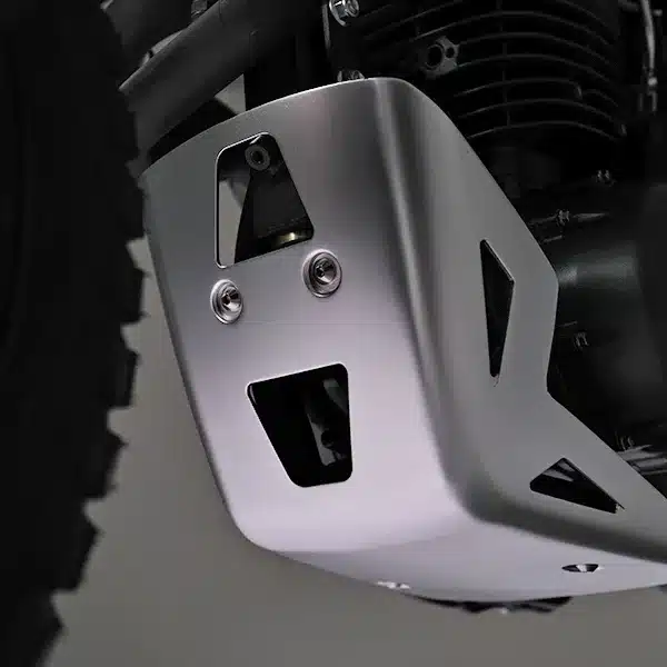 Nahaufnahme des robusten Motorschutzes an der SWM SIX6 650
