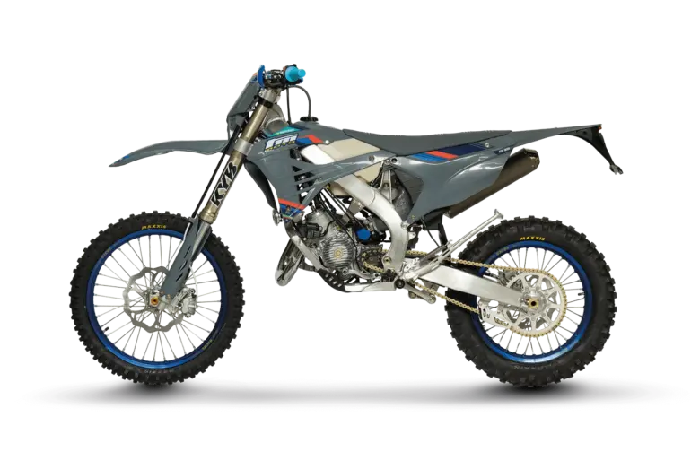 Seitenansicht einer TM EN 125 ES Fi 2T Enduro mit Aluminiumrahmen und sportlicher Ausstattung, Modell 2026