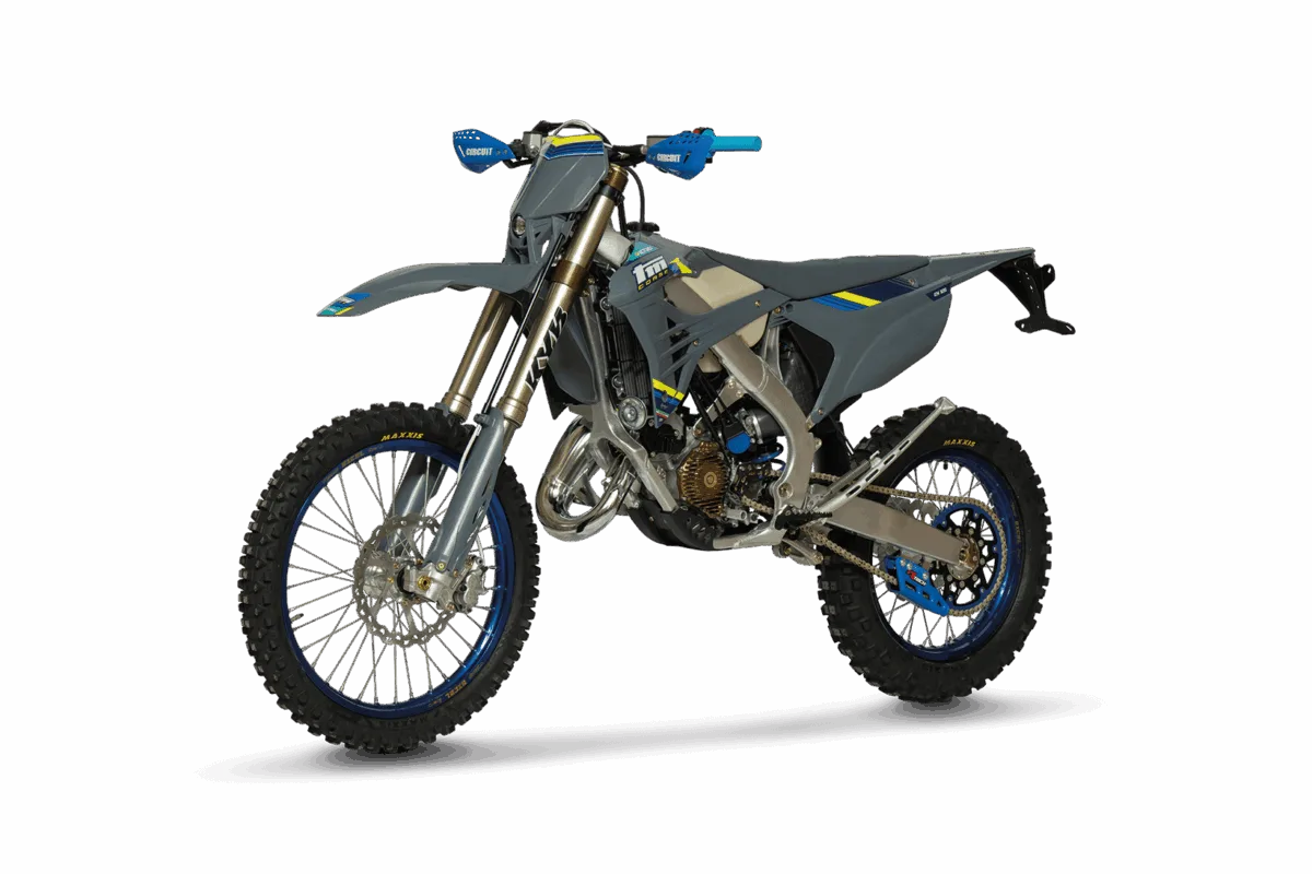 Seitenansicht der TM EN 125 ES Fi 2T Corse, ein modernes, leichtes Enduro-Motorrad mit blau-grauer Farbgebung.