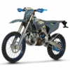 TM EN 250 ES Fi 2T CORSE Zweitakt-Enduro-Motorrad mit Aluminiumrahmen, Upside-down-Gabel und Stollenreifen, Seitenansicht
