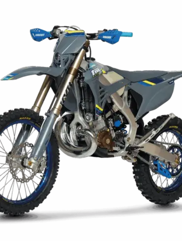 TM EN 250 ES Fi 2T CORSE Zweitakt-Enduro-Motorrad mit Aluminiumrahmen, Upside-down-Gabel und Stollenreifen, Seitenansicht