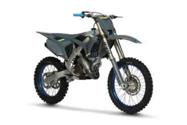 TM MX 125 ES 2T Corse 2026 Motocross-Motorrad in seitlicher Ansicht, Aufnahme in Studioqualität.