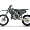 TM MX 250 ES 2T Motocross-Motorrad in vollständiger Seitenansicht vor schwarzem Hintergrund.