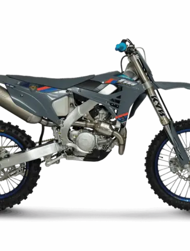 TM MX 250 ES Fi 4T 2026 Motocross-Motorrad Seitenansicht mit Aluminium-Deltabox-Rahmen und sportlichem Offroad-Setup