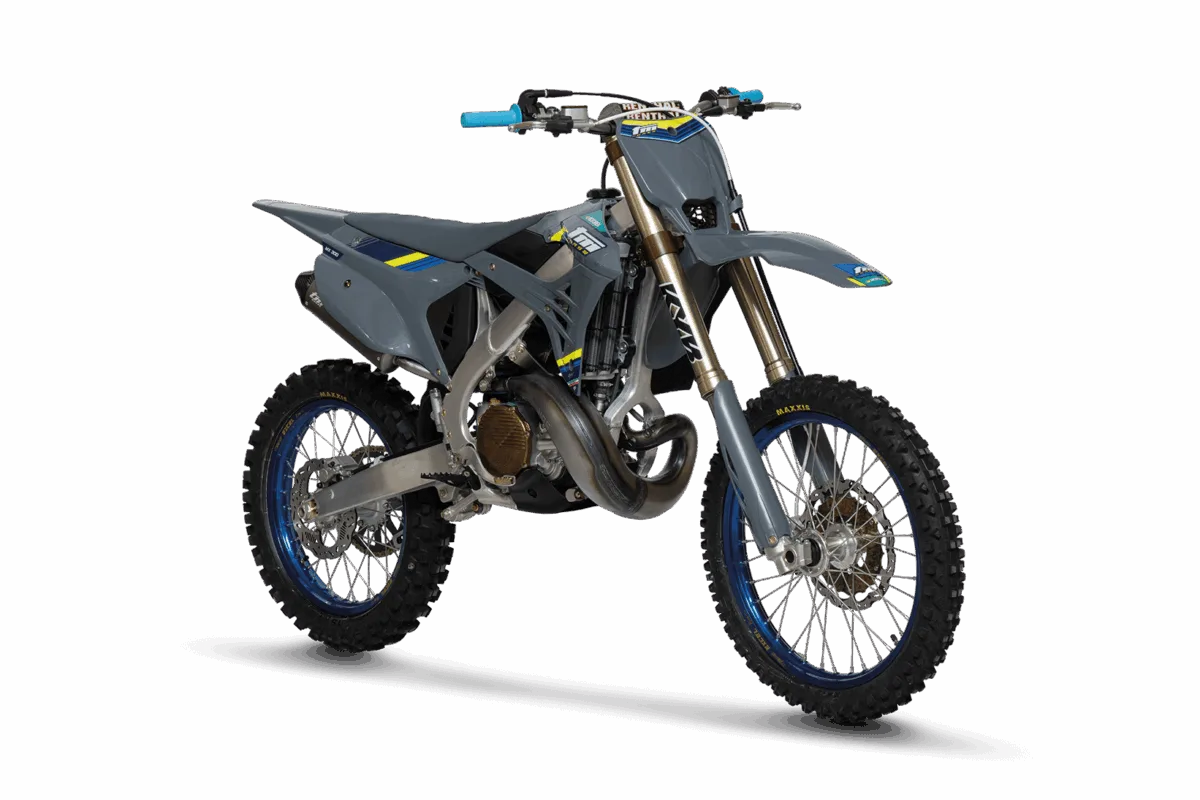 Seitenansicht der TM MX 300 ES 2T CORSE, ein modernes Offroad-Motorrad mit Aluminium-Deltabox-Rahmen und KYB-Upside-Down-Gabel.