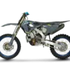 Motocross-Motorrad TM MX 450 ES Fi 4T CORSE 2026 von der Seite mit Aluminium-Rahmen und modernem Design.