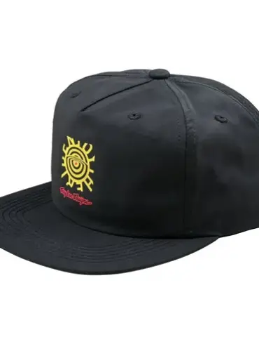 Schwarze Snapback-Cap Enjoy Carbon mit gelbem Logo auf der Front und Snapback-Verschluss.