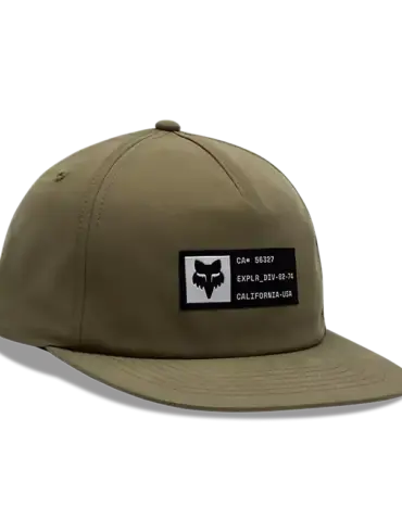 Cap aus Veloursleder-Twill mit Silikon-Patch und Metallverschluss in Adobe-Rot.