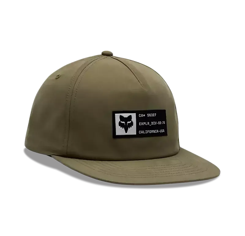 Cap aus Veloursleder-Twill mit Silikon-Patch und Metallverschluss in Adobe-Rot.