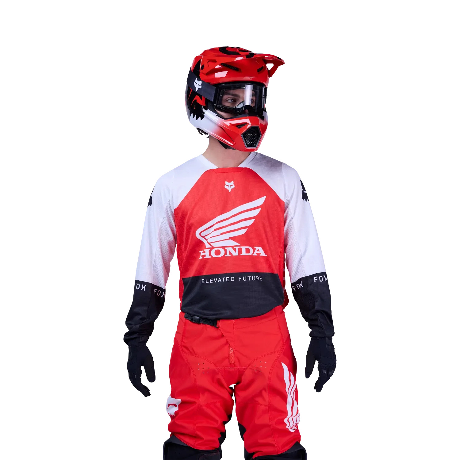 Fahrer mit FOX 180 Honda Motocross-Trikot, Helm und Schutzausrüstung vor schwarzem Hintergrund